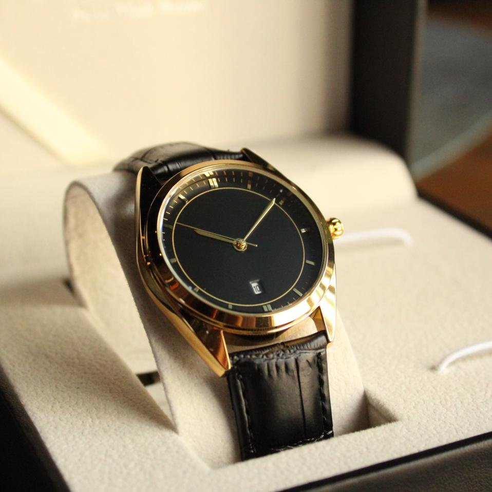 Часы NEO — чёрный циферблат, золотой корпус